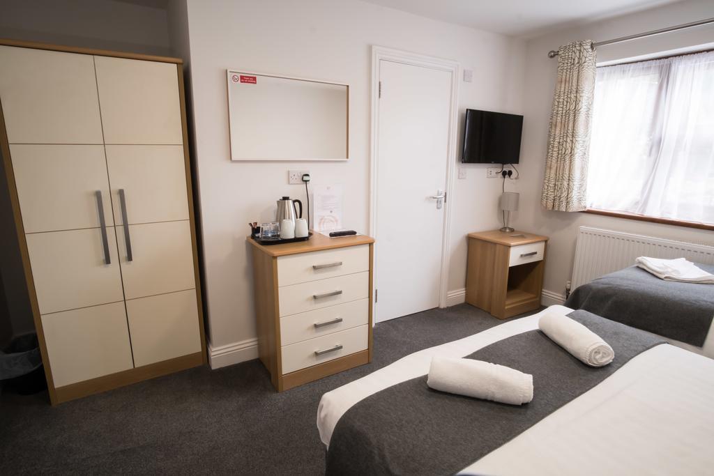 Rosalee Hotel Илфорд Екстериор снимка