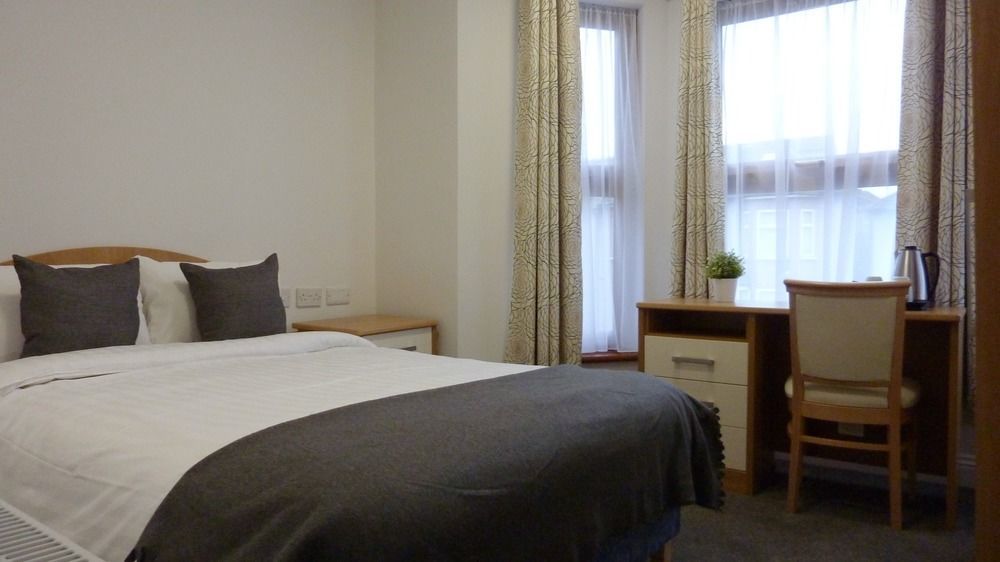 Rosalee Hotel Илфорд Екстериор снимка