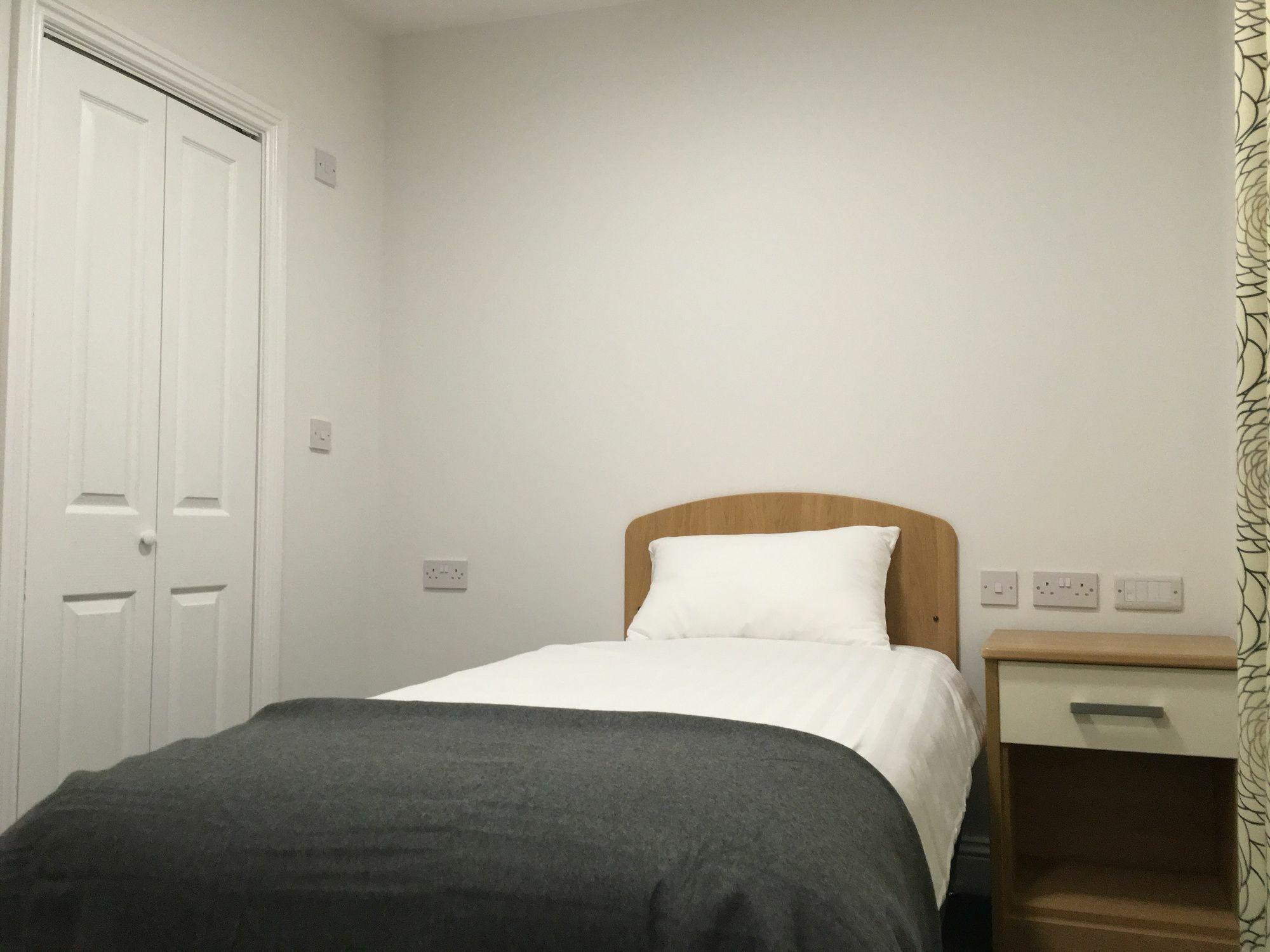Rosalee Hotel Илфорд Екстериор снимка