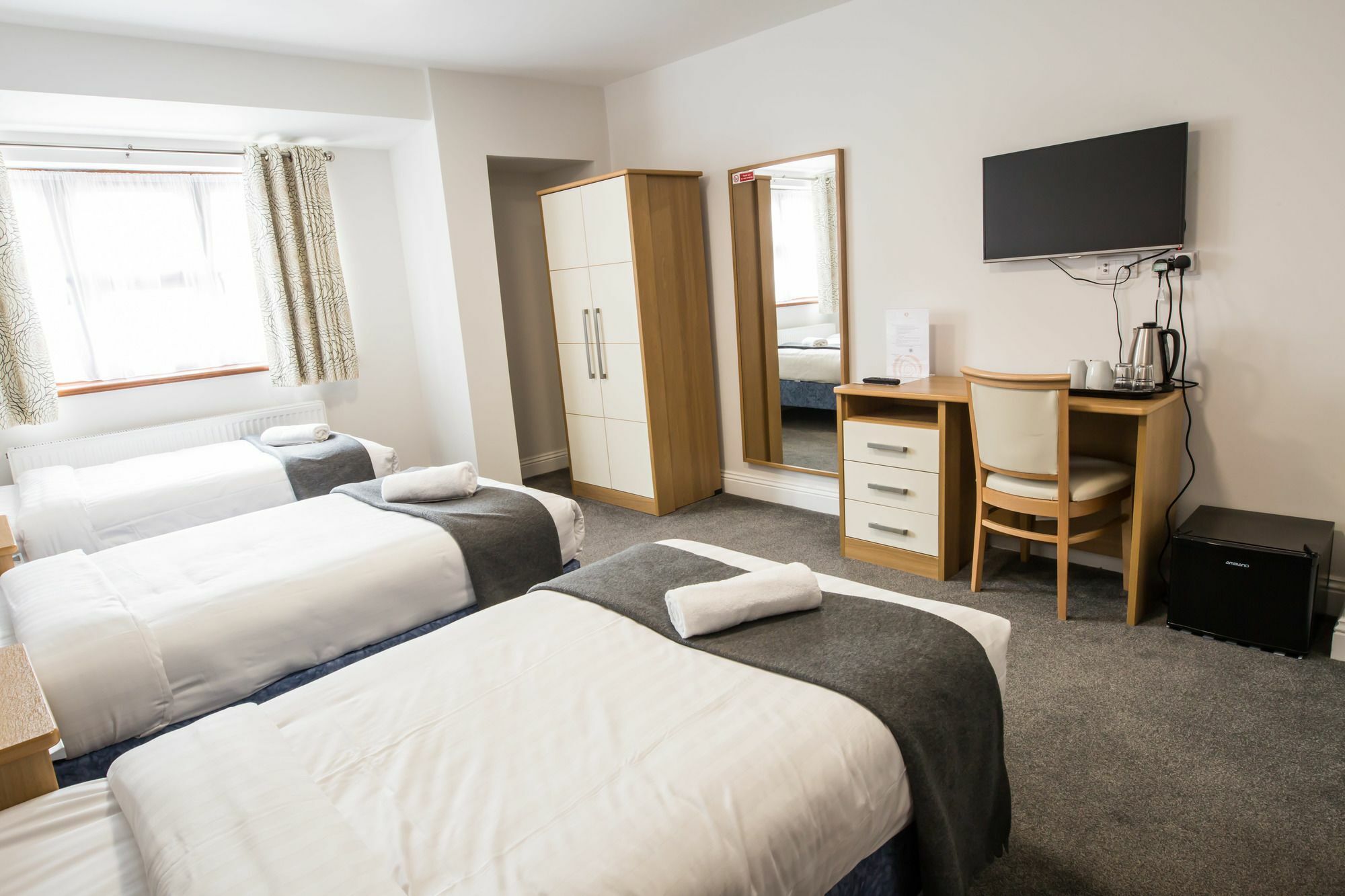 Rosalee Hotel Илфорд Екстериор снимка